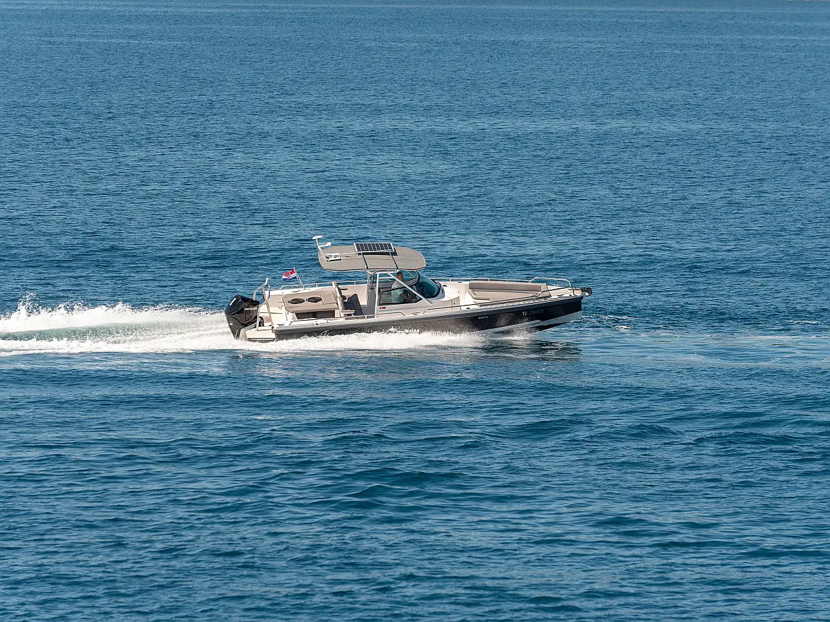 Axopar 28 T-Top